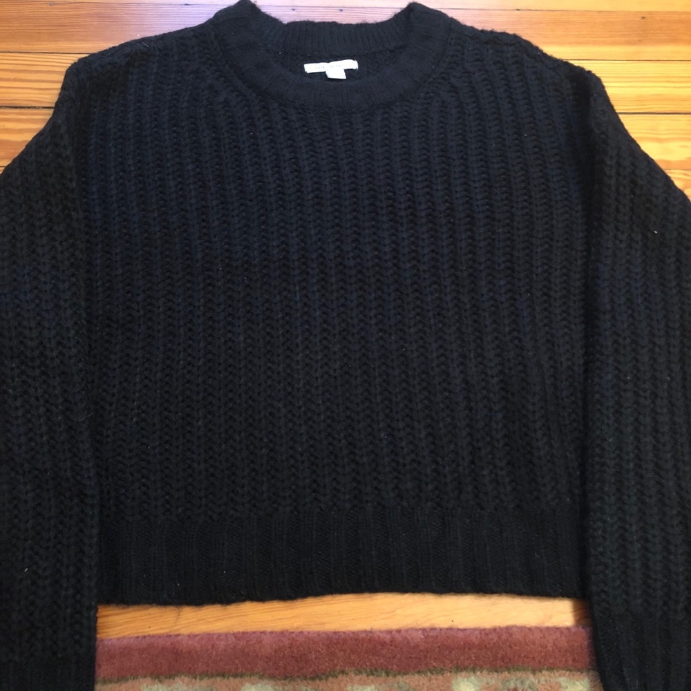 American Eagle Black Medium Crewneck Sweater.